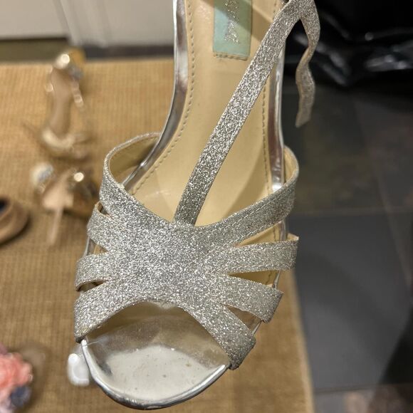 Betsy Johnson Silver glitter T strap heels - Picture 4 of 4